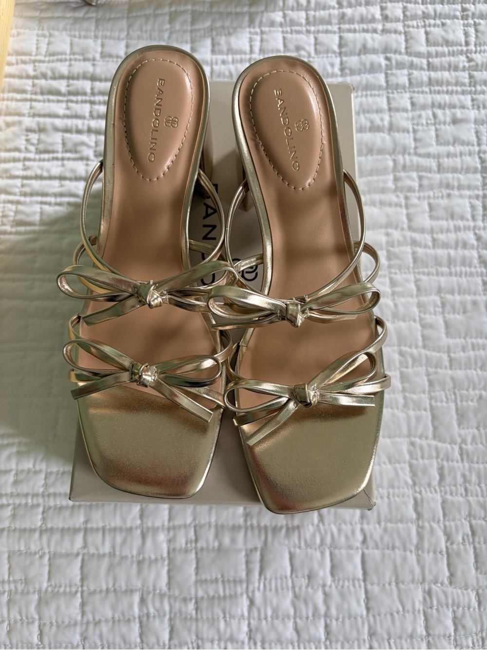 BandolinoMetallic Gold Bow-Detail Heeled Sandals
